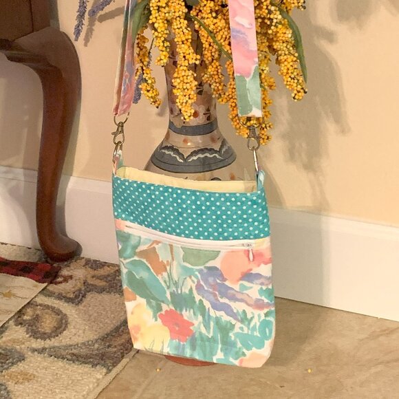 Handmade Aqua Floral Cotton Crossbody Bag with Lining and Zippered Closure - Picture 8 of 10